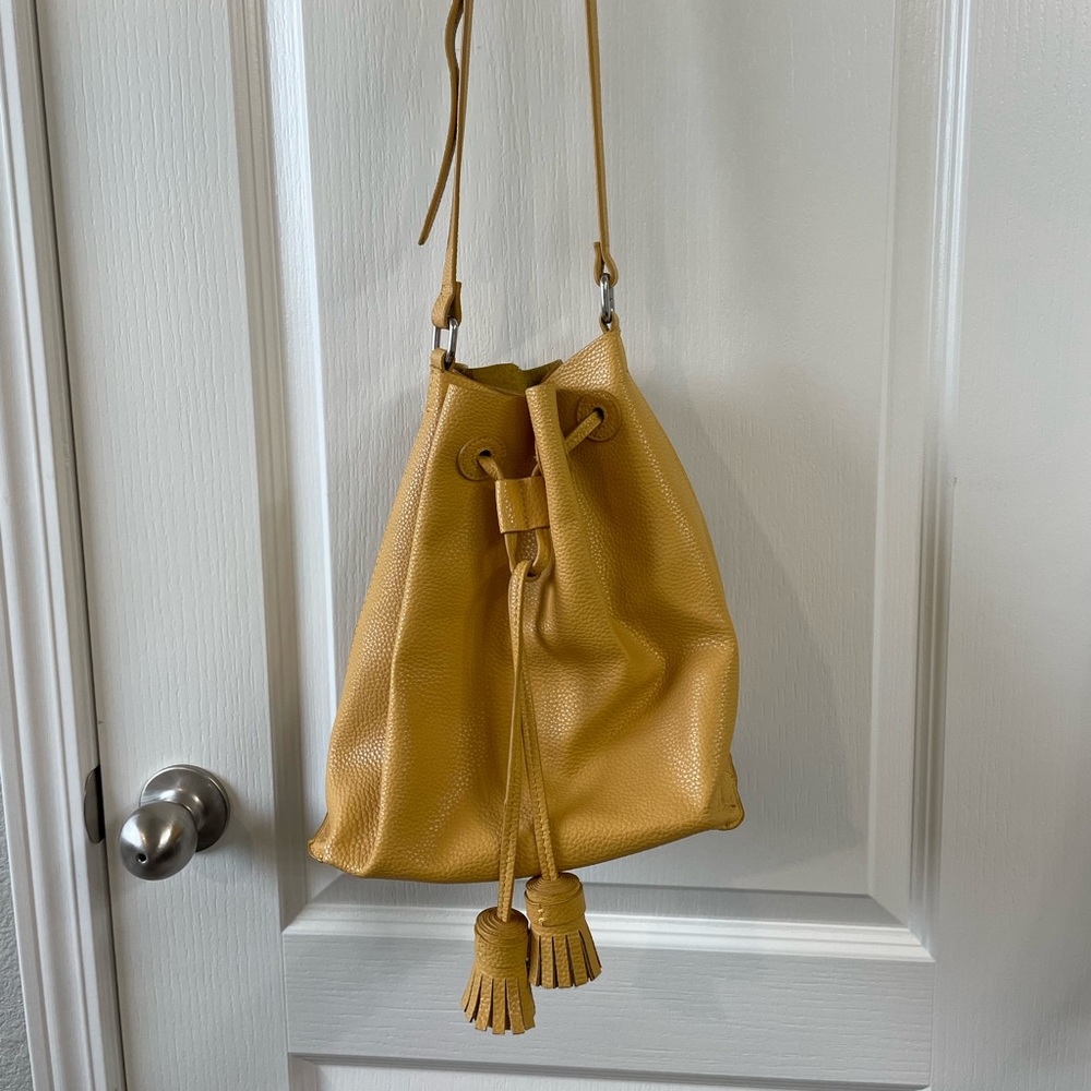 Zara bucket tote in yellow